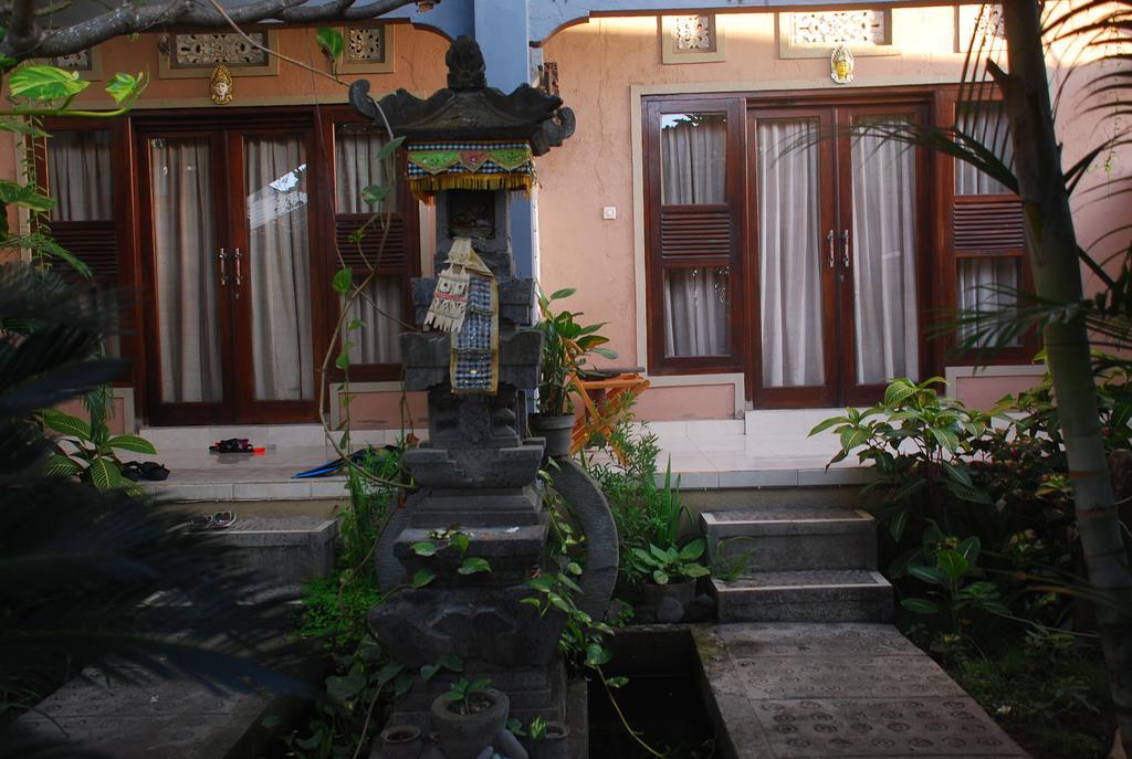 Rumahku Homestay Амед Екстер'єр фото